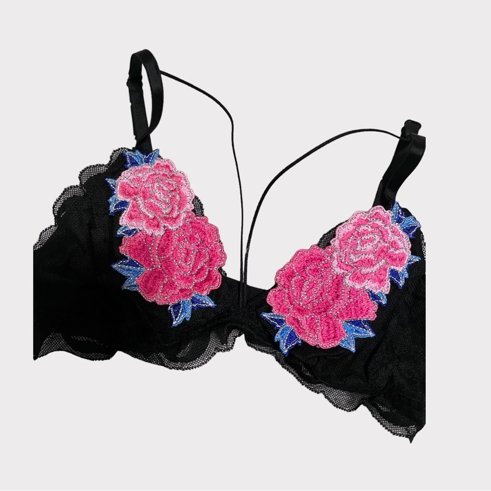 Victoria’s Secret PINK Lace with Rose Detail Bralette!